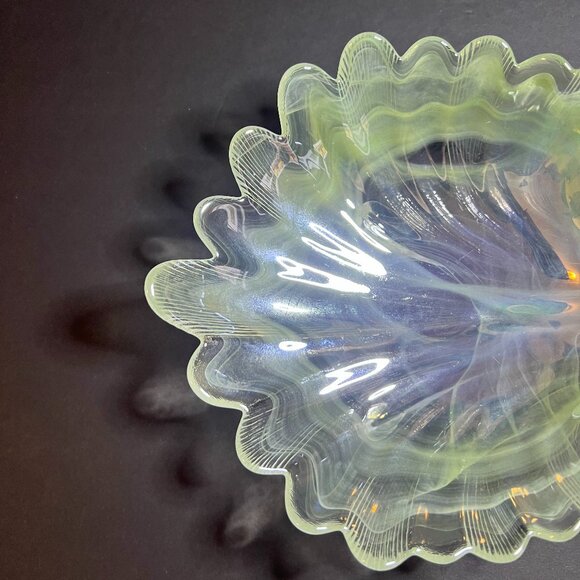 Vintage Green Swirl Opalescent Art Glass Scalloped Edge Clam Shell Shaped Bowl - Picture 2 of 10